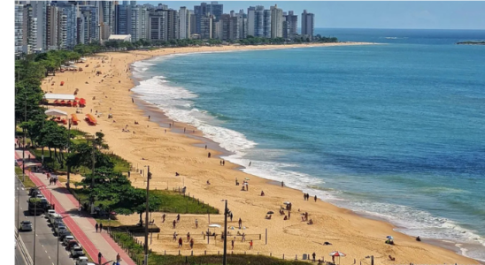 Beira-mar da Praia de Itaparica.