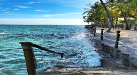 Mar líndissimo na Ilha de Itaparica que fica na Baía de Todos os Santos.