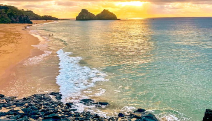 A Praia do Boldró não pode ficar de fora de seu passeio quando estiver por Noronha, confira  o que fazer e como é a praia.