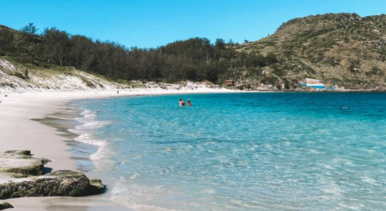 Um pouco da beleza das águas e areias claras da Praia do Farol em Arraial do Cabo.