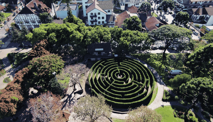 Nova Petrópolis encanta os visitantes com seus belos parques, jardins e tradição alemã.Confira os detalhes e monte seu roteiro.