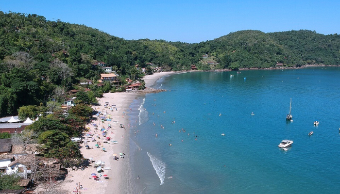 A Praia da Almada é linda e tranquila, com boa infraestrutura de bares e restaurantes, estacionamento próximo a praia e muito mais, confira.