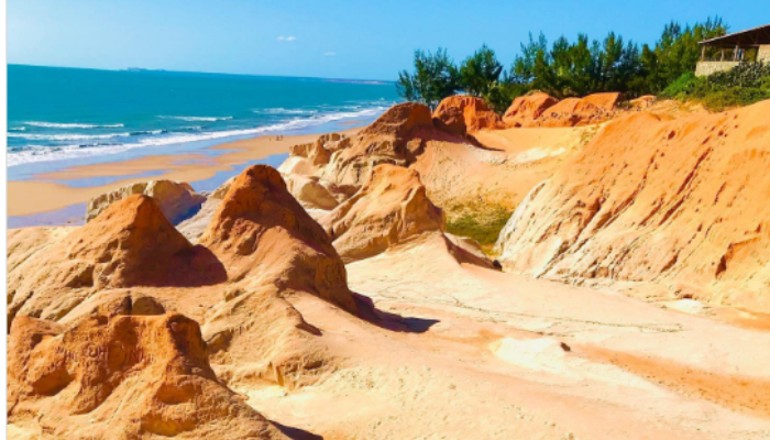 A Praia de Majorlândia é ótima para quem gosta de ondas, lindas paisagens, boa infraestrutura turística, confira.