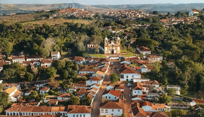 Minas Gerais é um belo destino para quem ama gastronomia mineira, ecoturismo e aventura, belas arquiteturas e monumentos históricos. Confira.