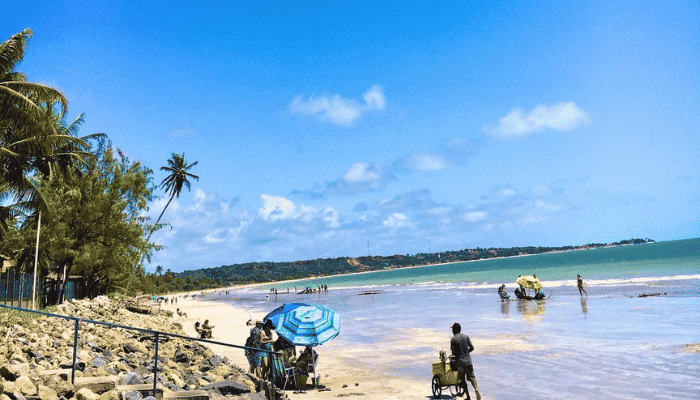 Praia Azul, uma das mais lindas de Pitimbu Pitimbu possui praias paradisíacas e muito tranquilas, onde você terá dias de sossego e lindas paisagens naturais para curtir com a família.