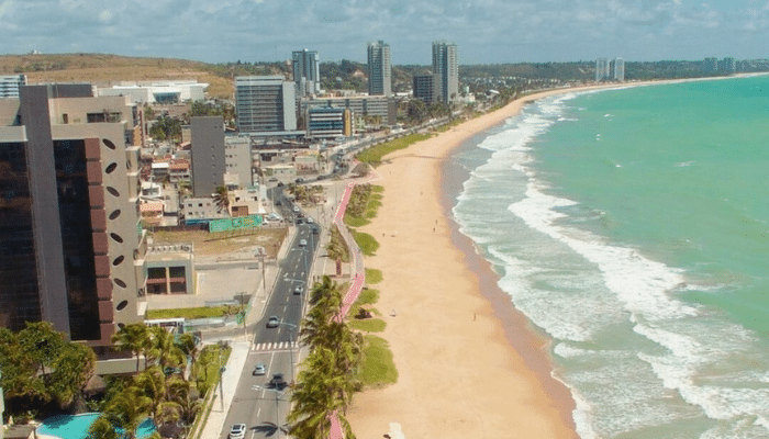 Vista para a Praia de Cruz das Almas A Praia de Cruz das Almas possui orla urbana, boa estrutura turística e paisagens bonitas, confira os detalhes e monte seu roteiro.