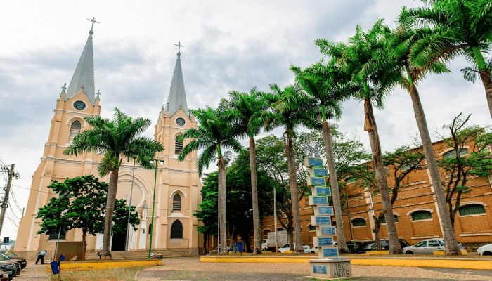 Igreja Matriz de San’tAnna, a padroeira de Pedreira. Pedreira é um dos destinos que fazem parte do Circuito das Águas Paulistas, conheça as atrações e monte seu roteiro na cidade.