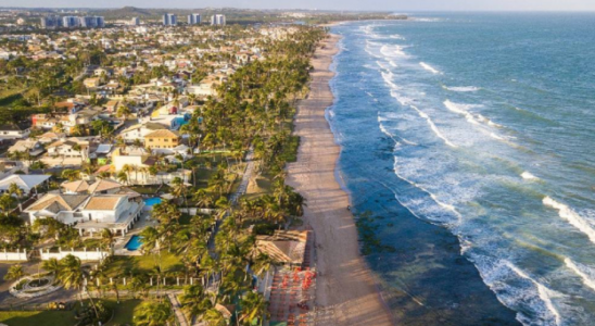 Praia de Interlagos em Arembepe, Bahia.