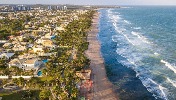 Praia de Interlagos em Arembepe, Bahia. Arembepe mistura lindas praias com aldeia hippie e boas hospedagens, confira os detalhes e monte sua viagem pra lá.